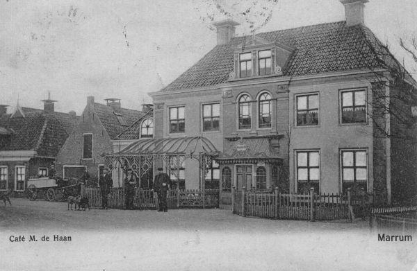 zicht op herberg en links daarvan cichoreidrogerij